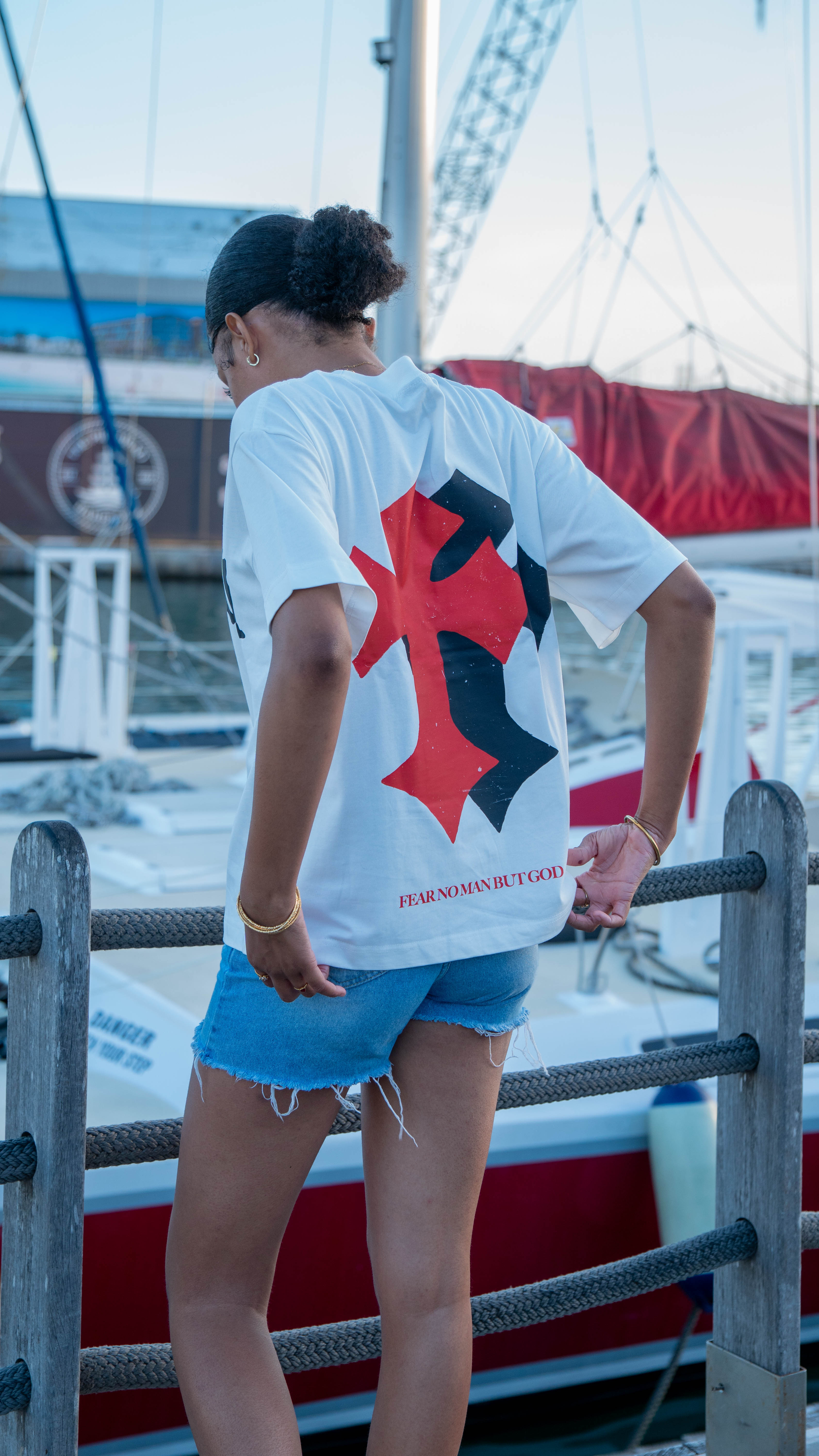 RED CROSSES TEE