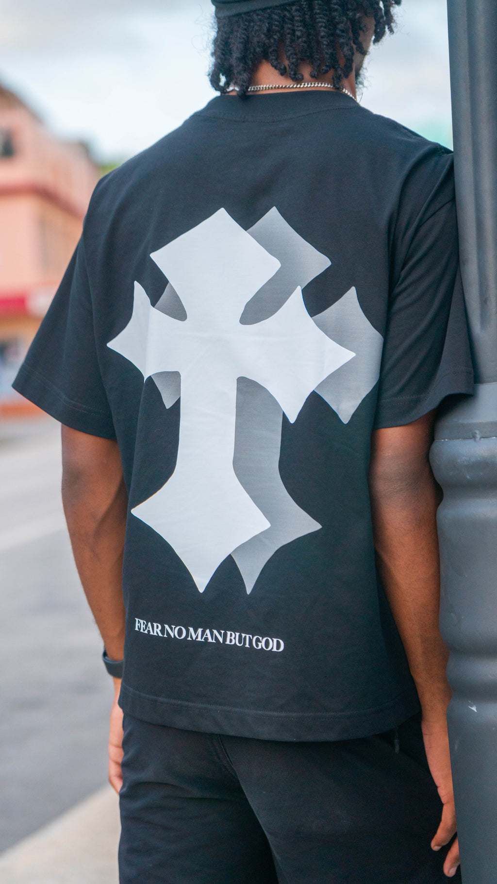 BLACK CROSSES TEE